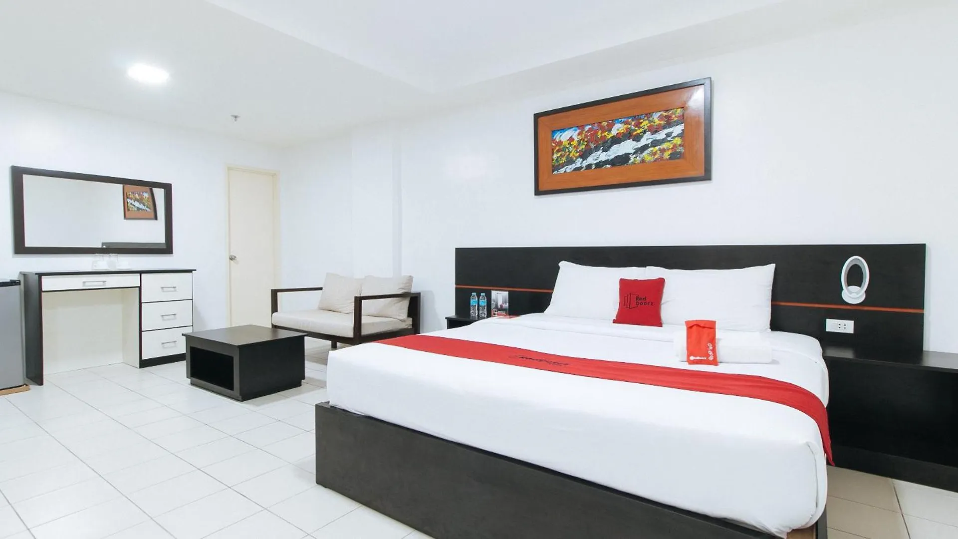 RedDoorz Plus Evangelista Street Makati Makati City