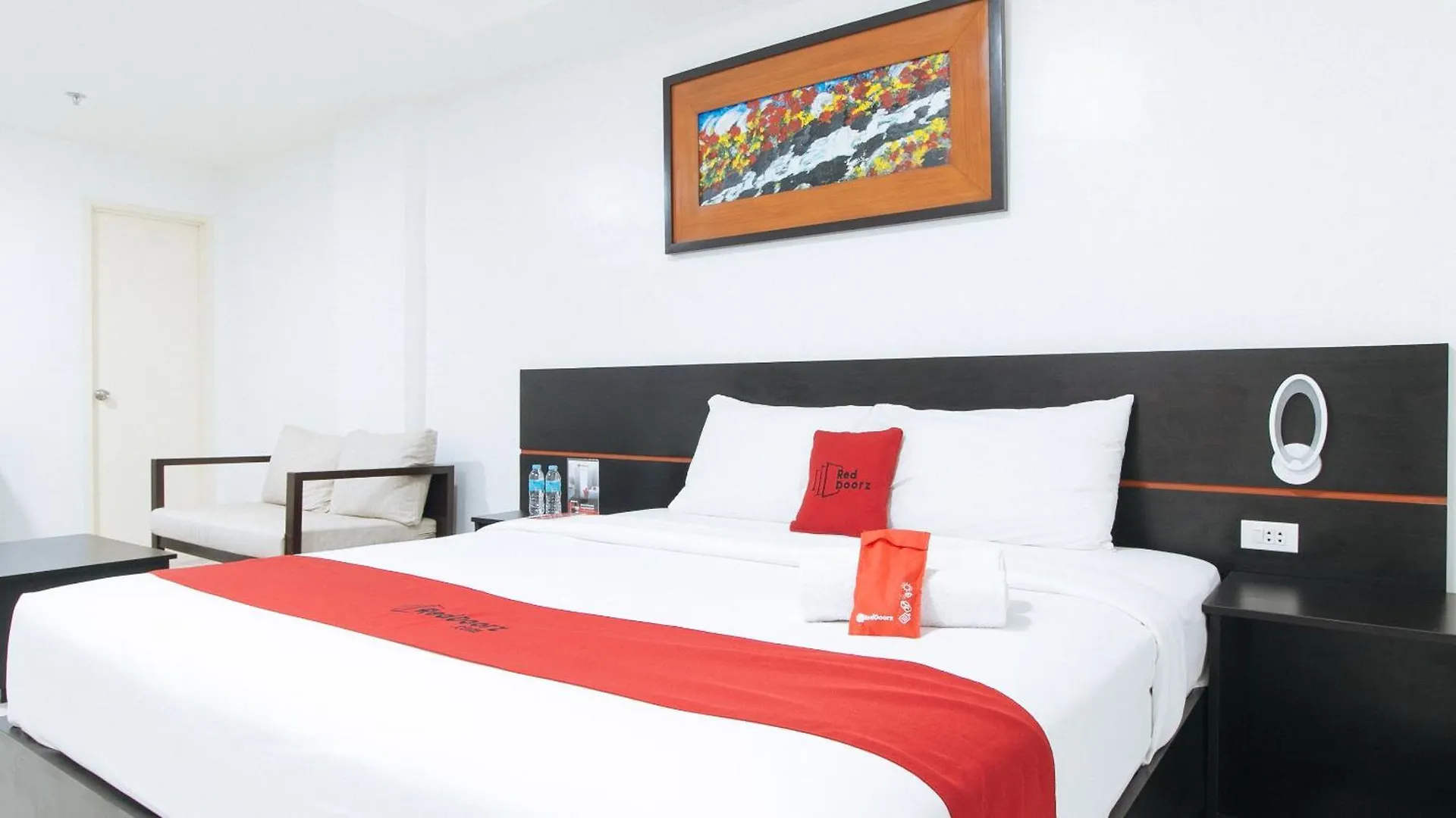 RedDoorz Plus Evangelista Street Makati Makati City 3*,