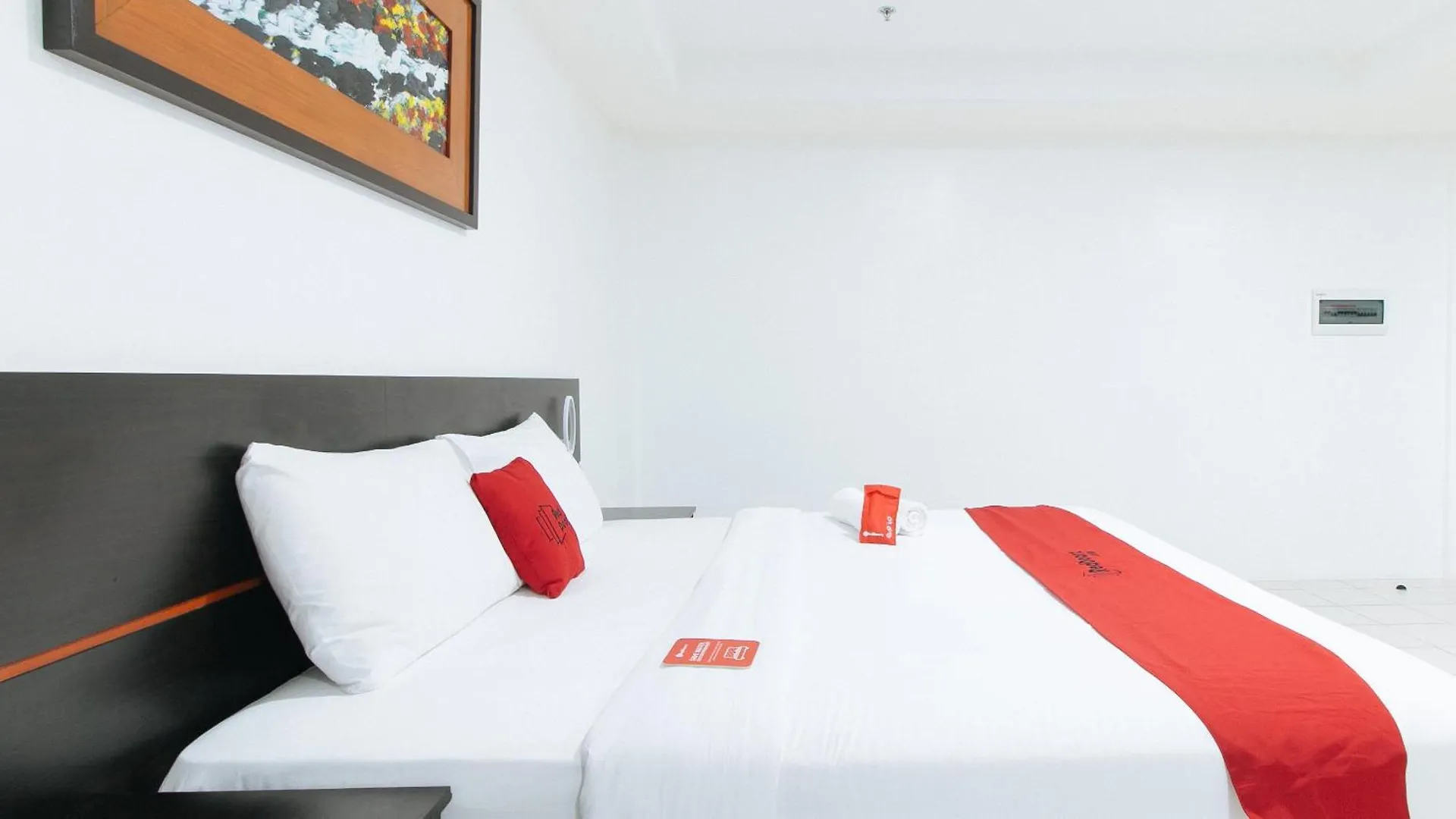 RedDoorz Plus Evangelista Street Makati Makati City Hotel