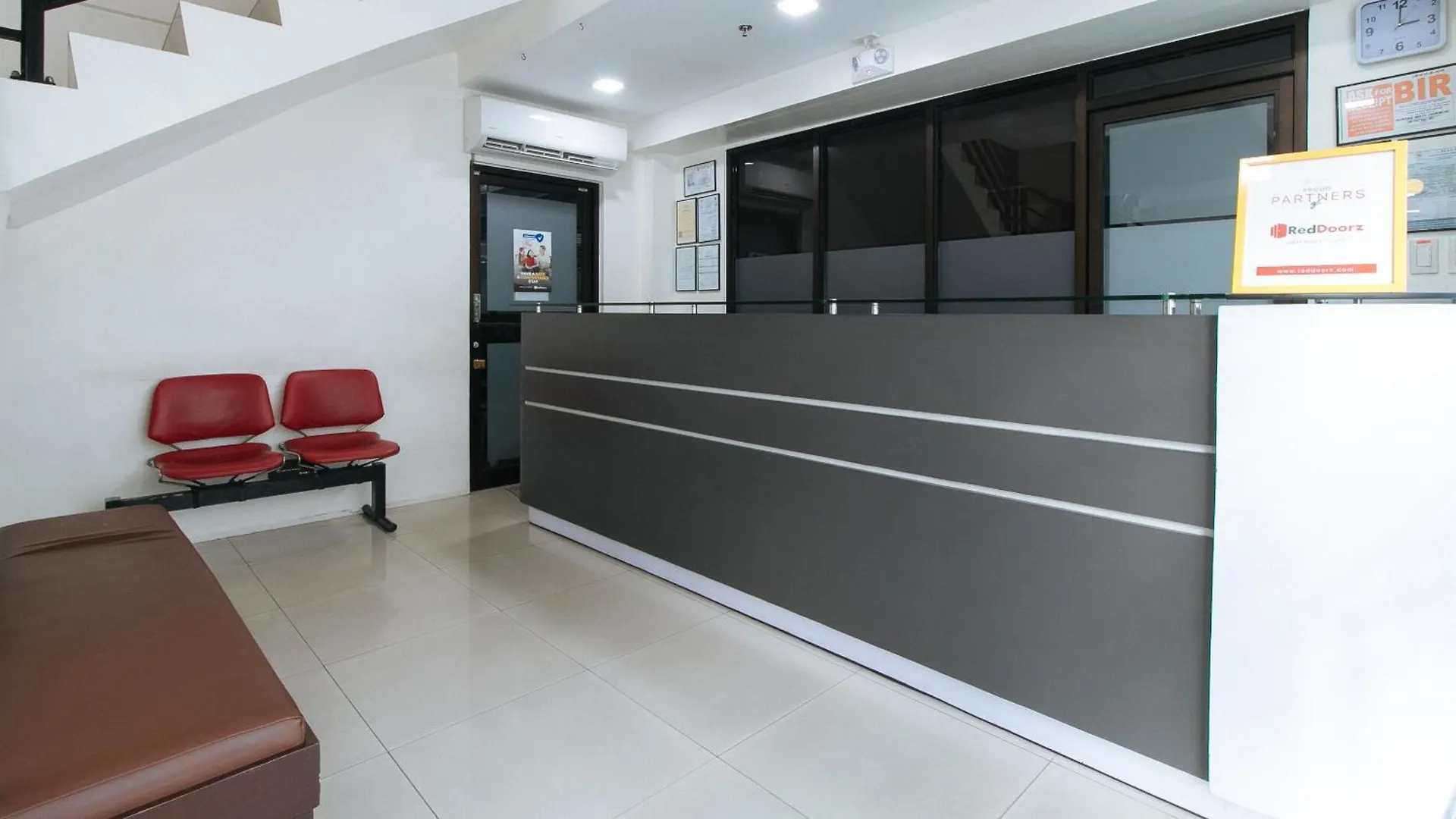 RedDoorz Plus Evangelista Street Makati Makati City Hotel