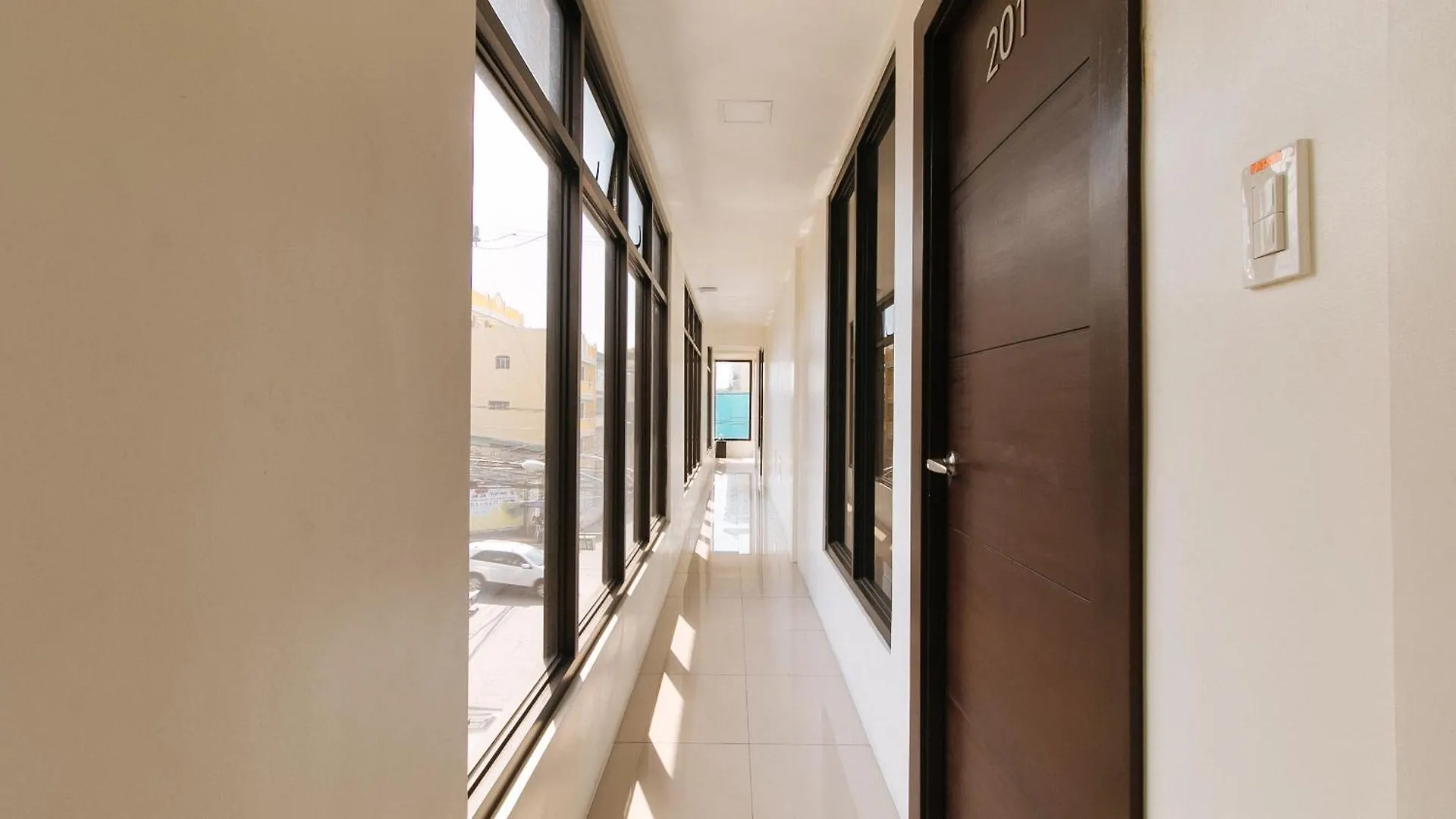 RedDoorz Plus Evangelista Street Makati Makati City 3*,